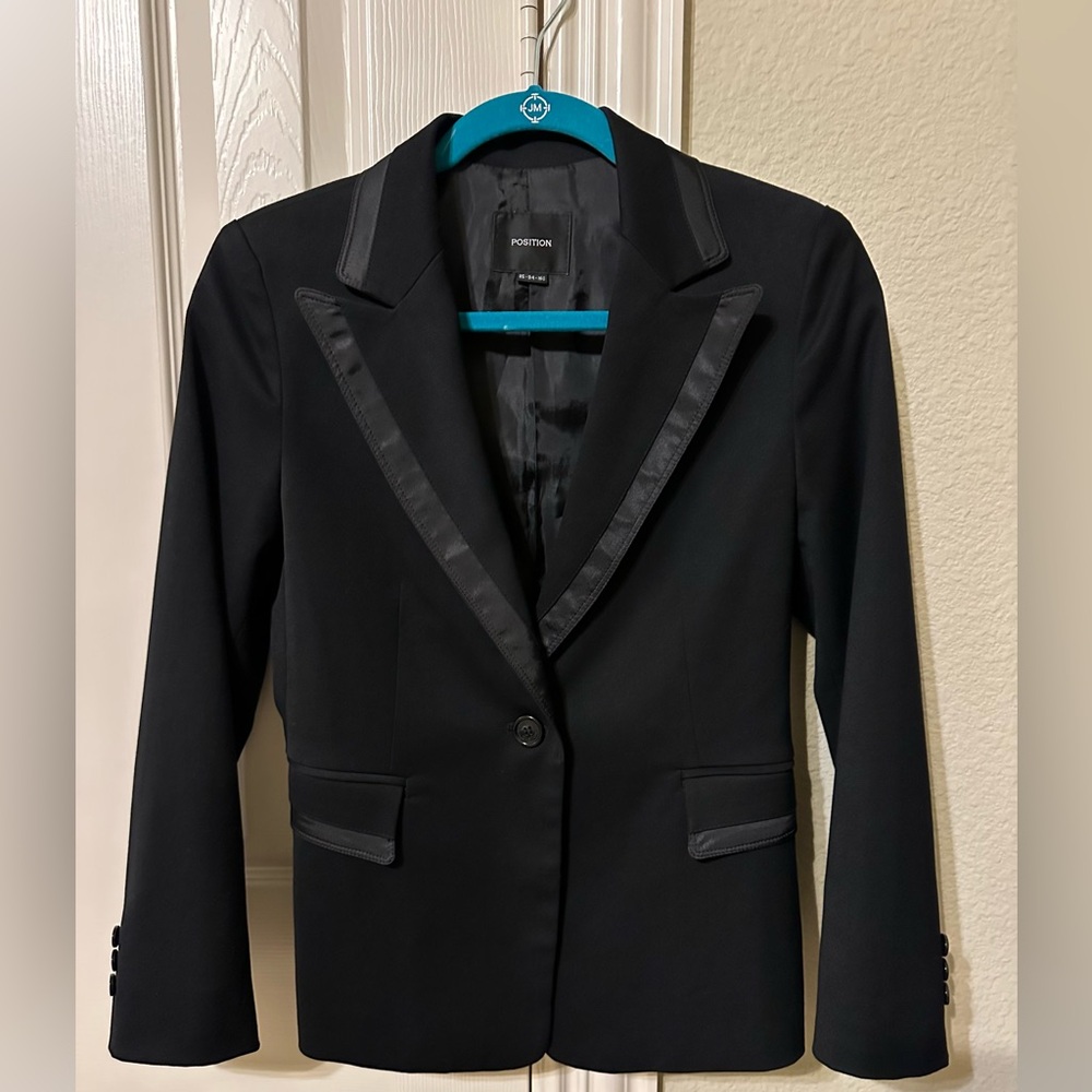 Classic Black Tuxedo Blazer with Structured Shoulders size XS